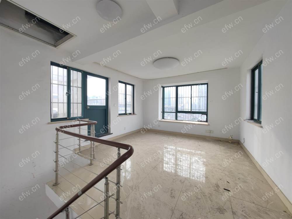 顶复,户型正气,采光好,诚心出售