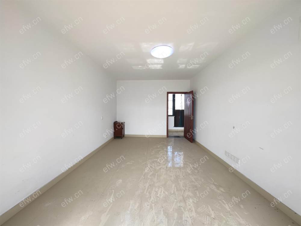 顶复，诚心出售，看房方便