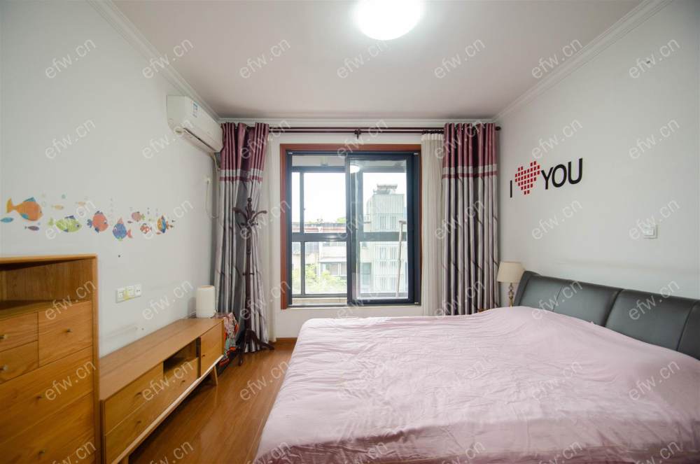 精装修多层中的五楼增送三个露台