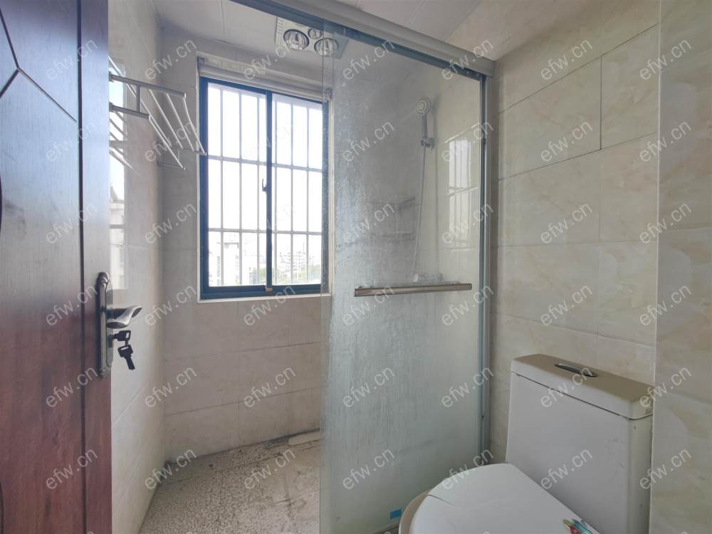 顶复,户型正气,采光好,诚心出售