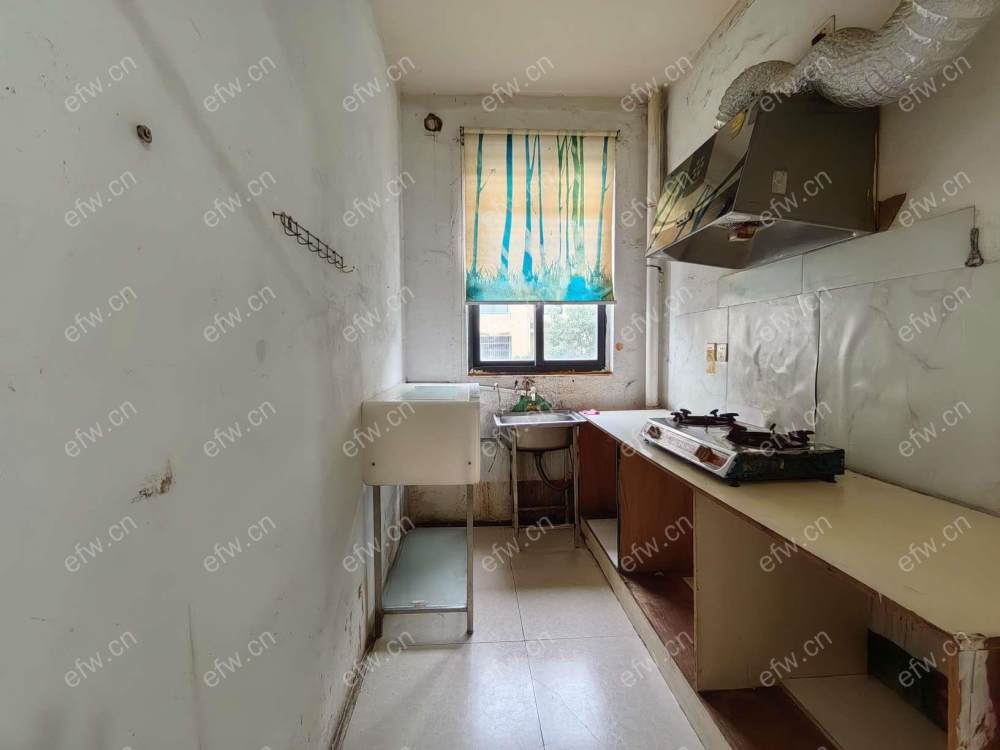 地铁口林陆苑三期中间楼层两房