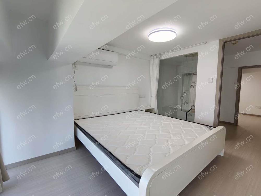 地铁口精装复式两房随时入住