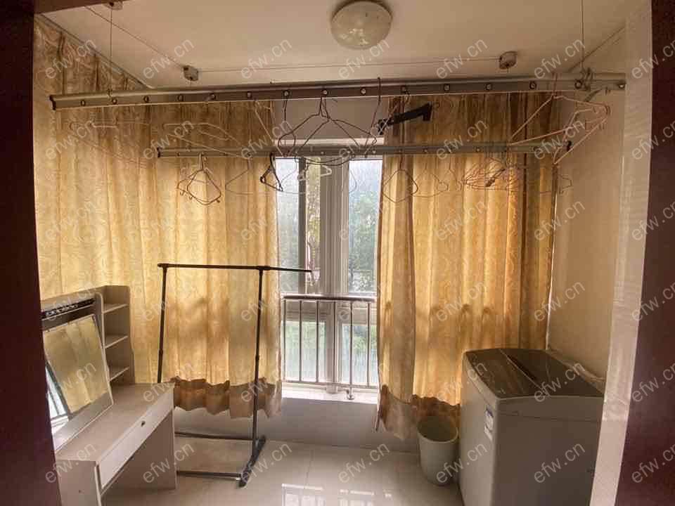 梨花家园精装3室  随时看房 拎包入住