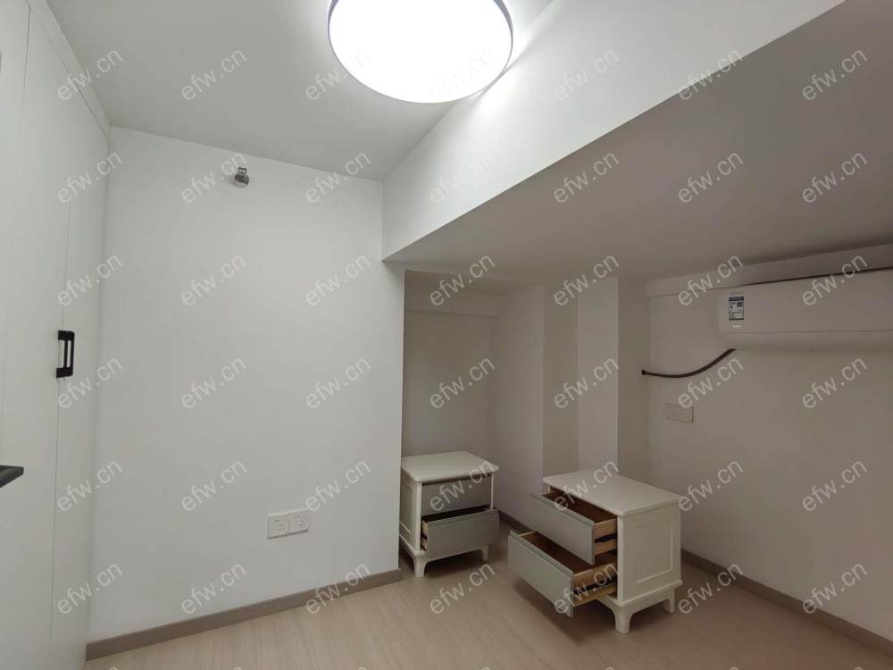 地铁口万荟城精装复式全设施拎包入住