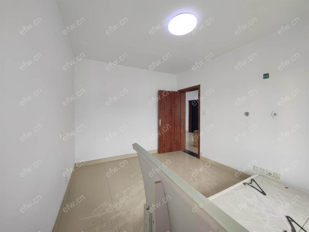 顶复,户型正气,采光好,诚心出售