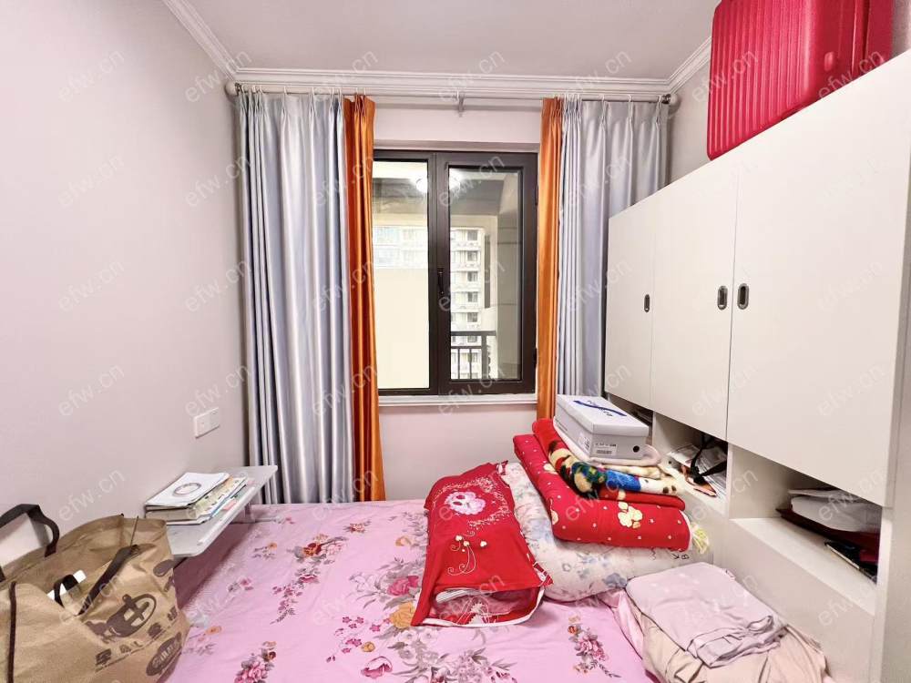 地铁口 奥莱旁 精装修3室 自住 保养好