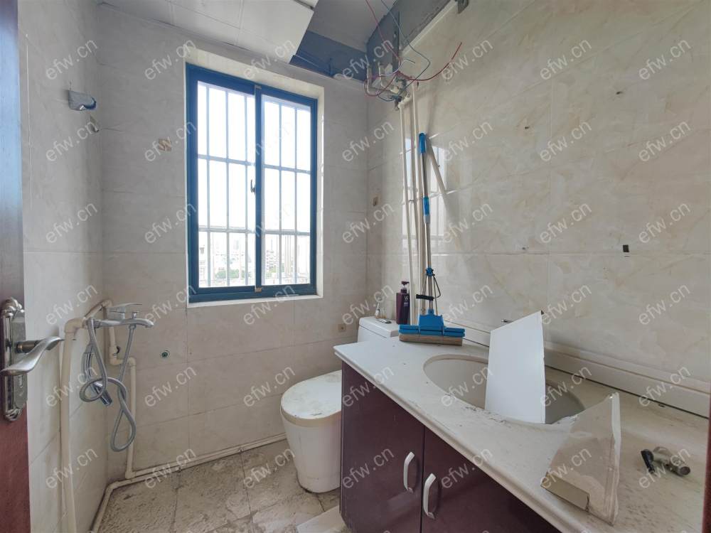 顶复,户型正气,采光好,诚心出售