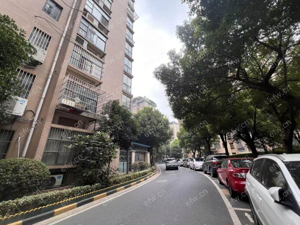 小高层一梯两户，看中可以谈，靠刘潭双地铁