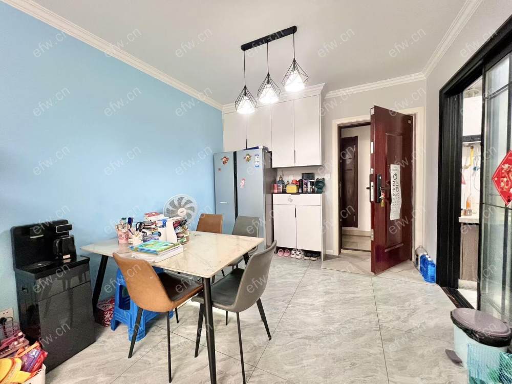 地铁口 奥莱旁 精装修3室 自住 保养好