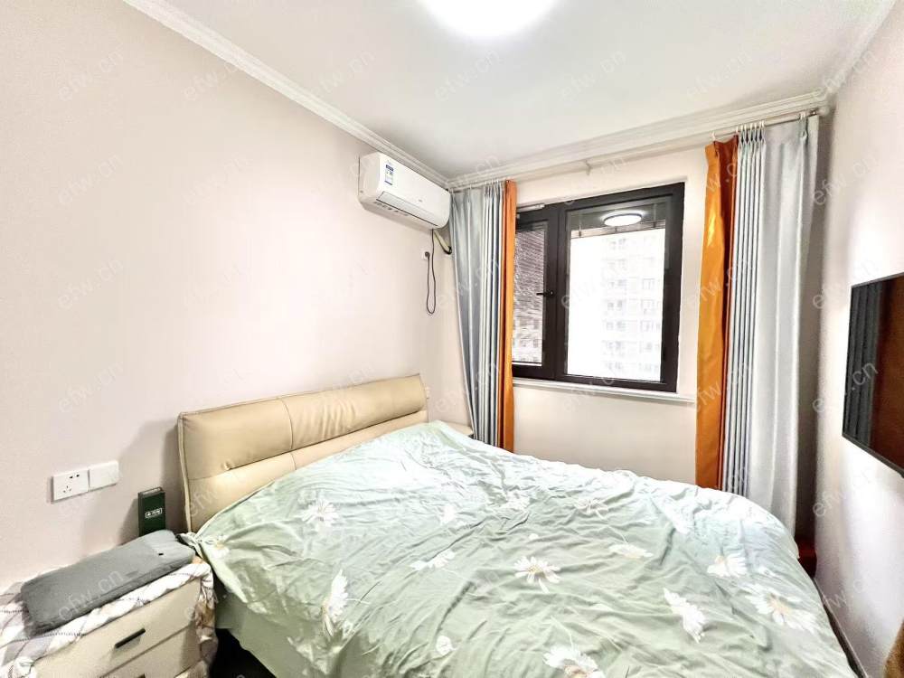 地铁口 奥莱旁 精装修3室 自住 保养好