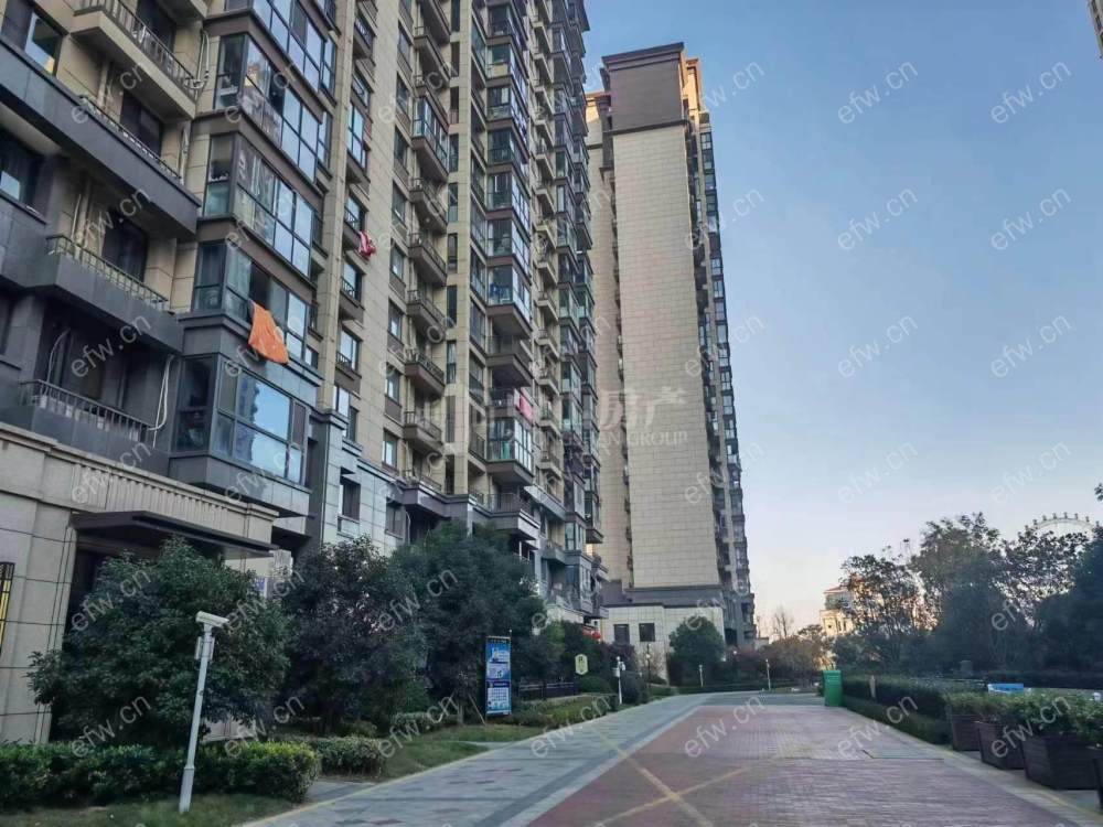 地铁口 奥莱旁 精装修3室 自住 保养好