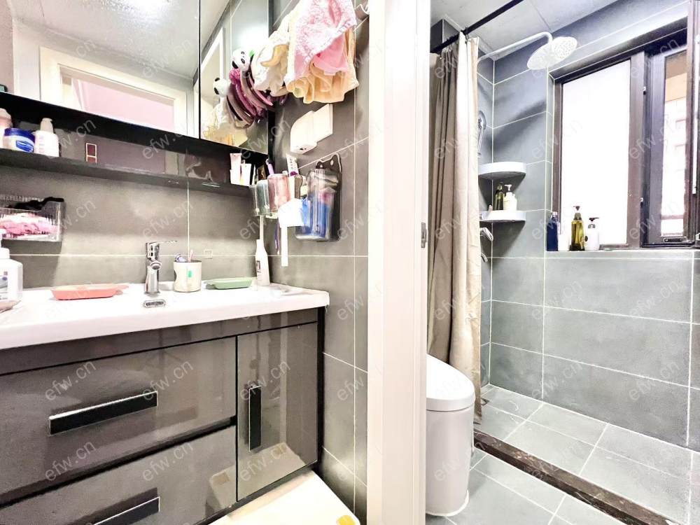 地铁口 奥莱旁 精装修3室 自住 保养好