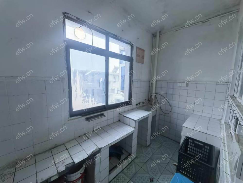 village room房 全明户型 另送家电