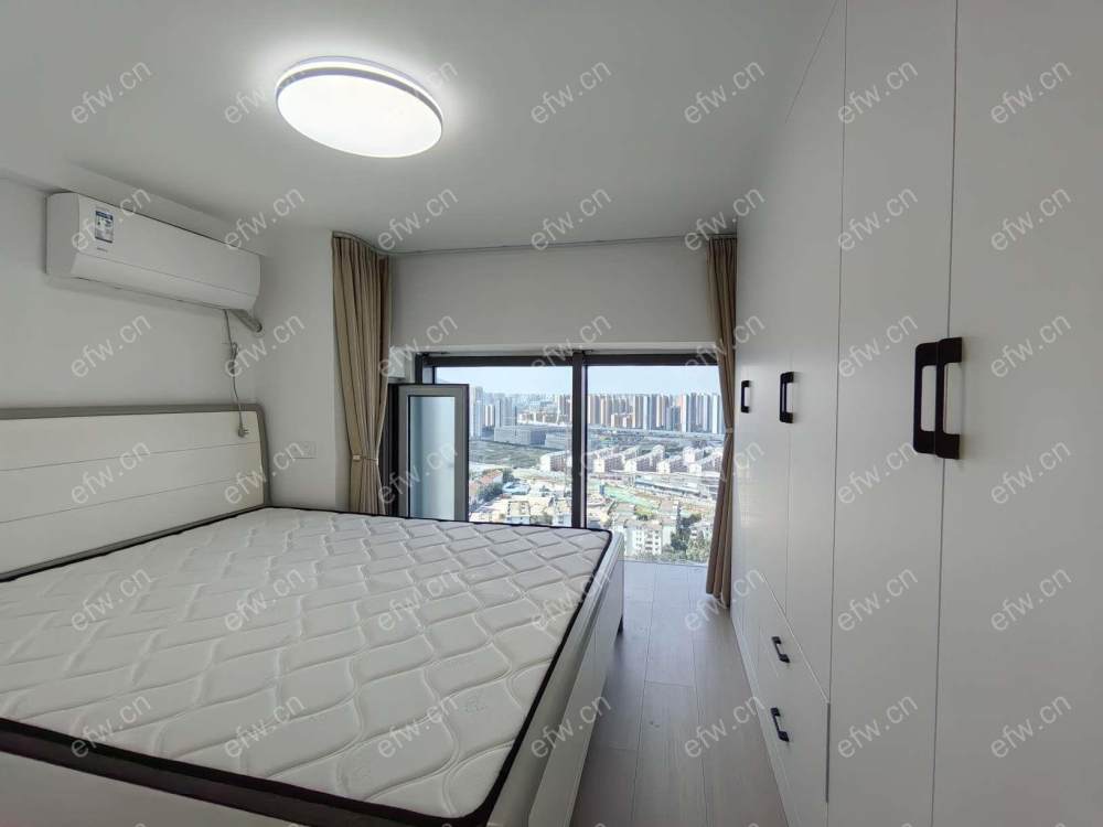 地铁口万荟城精装复式全设施拎包入住