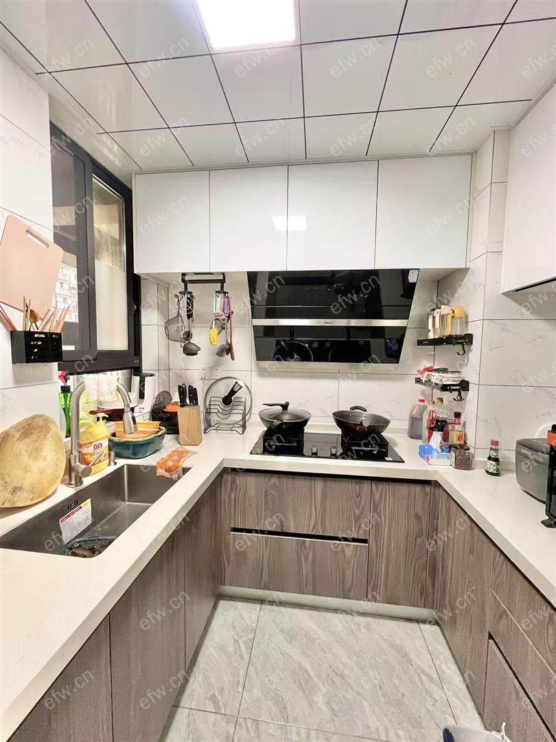 地铁口 奥莱旁 精装修3室 自住 保养好