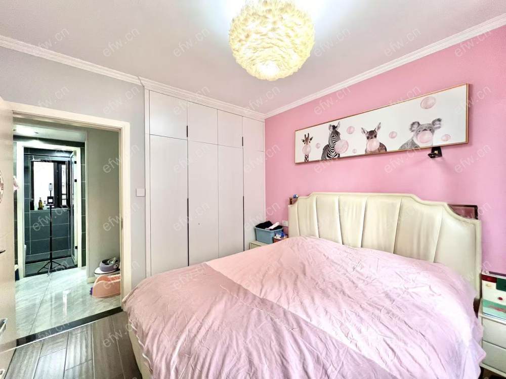 地铁口 奥莱旁 精装修3室 自住 保养好