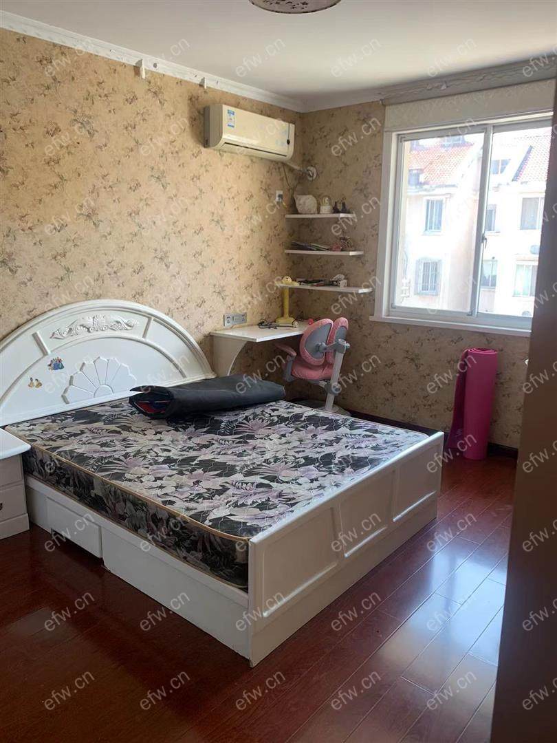 婚装全明东边户room房,village 格局工整合理